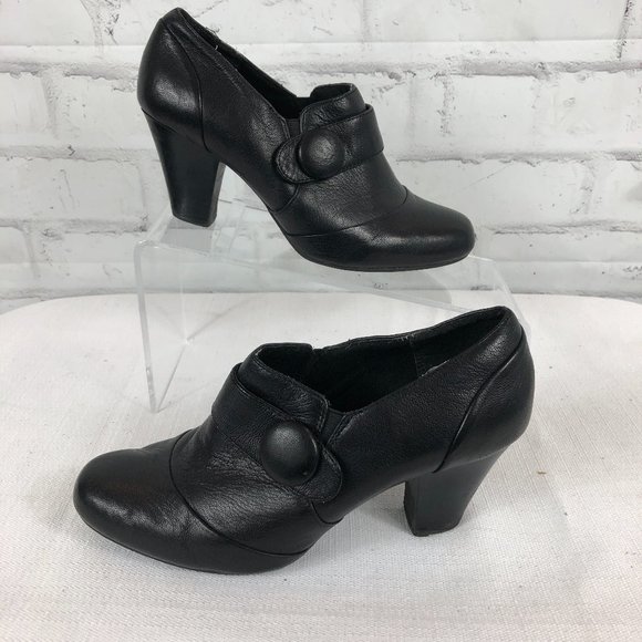clarks black leather pumps